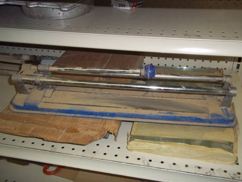 lot 265 image: 16 glass cutter wglass