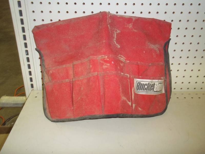 lot 266 image: bucket boss