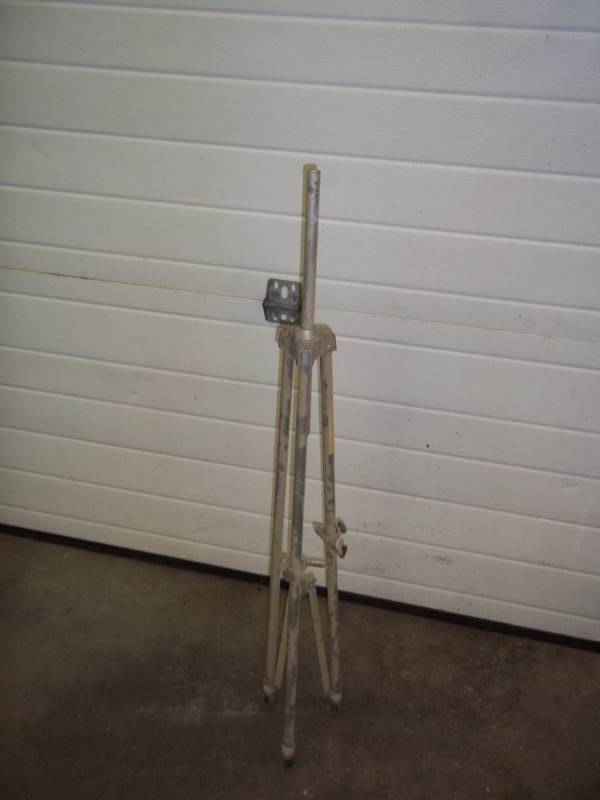 lot 267 image: tripod