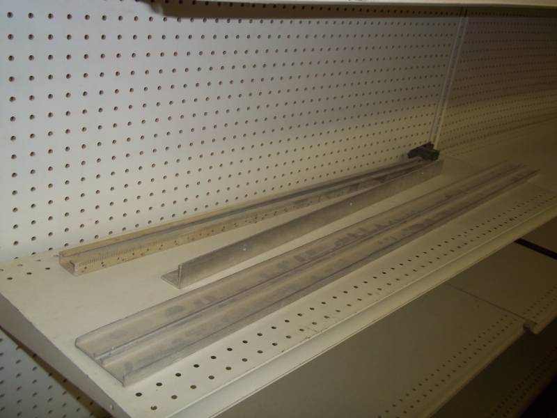 lot 269 image: aluminum strait edges assorted