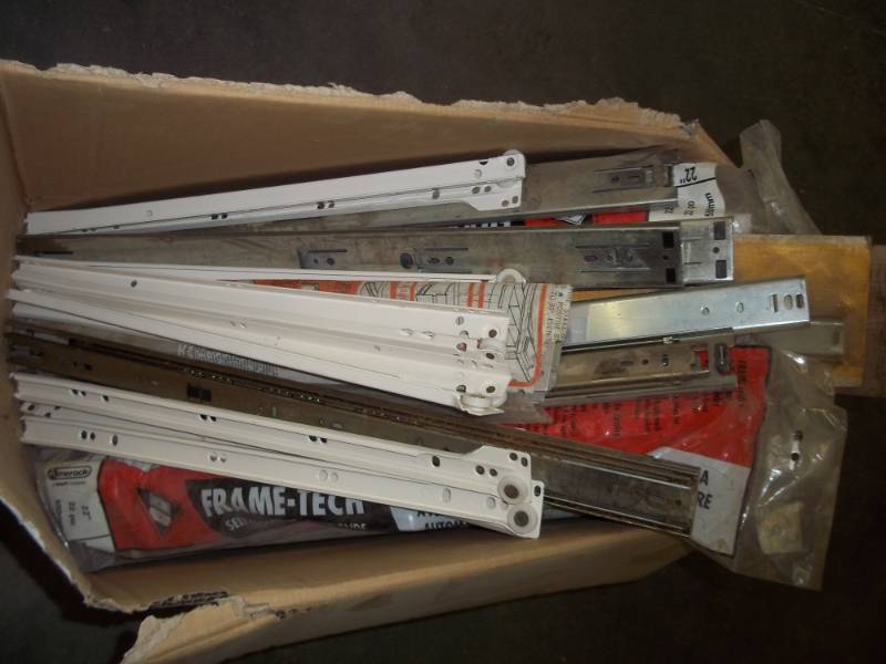 lot 276 image: box of cabinet drawer guides