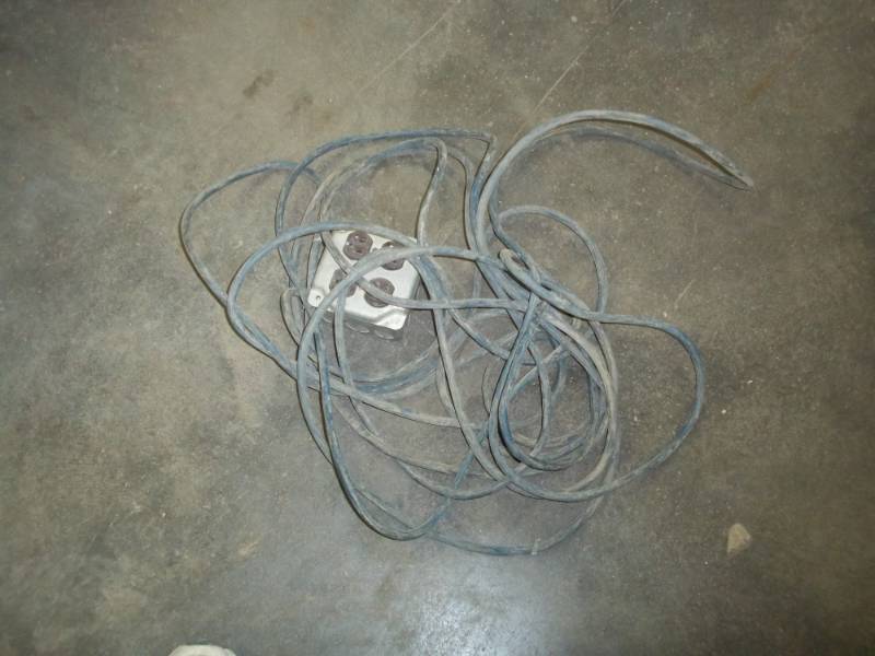 lot 280 image: extension cord with 4 plug box