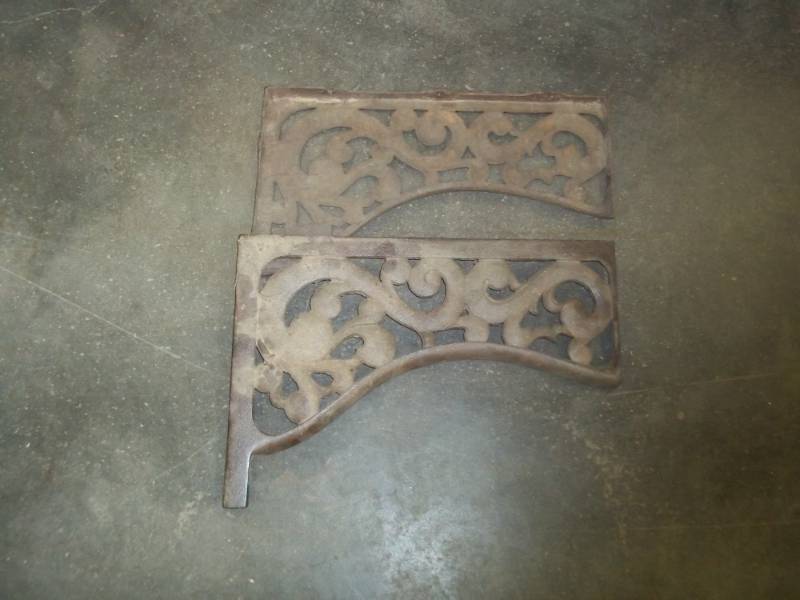 lot 285 image: pair vintage shelf brackets decorative 18