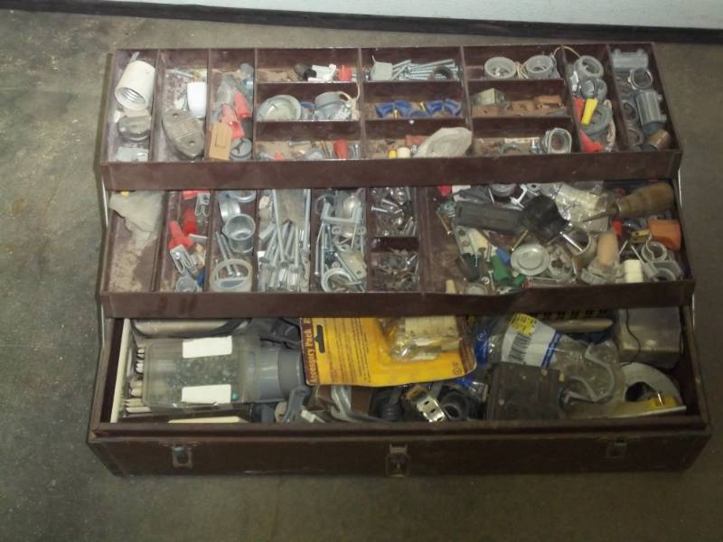 lot 299 image: steel tool box wassorted hardware