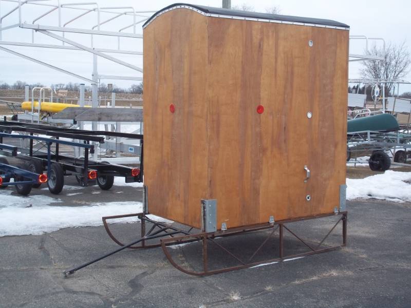 lot 300 image: 4x6 fish house on skids