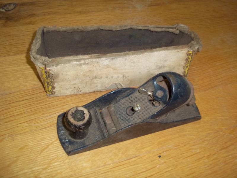 lot 307 image: vintage 7 stanley wood plane no.220 wbox