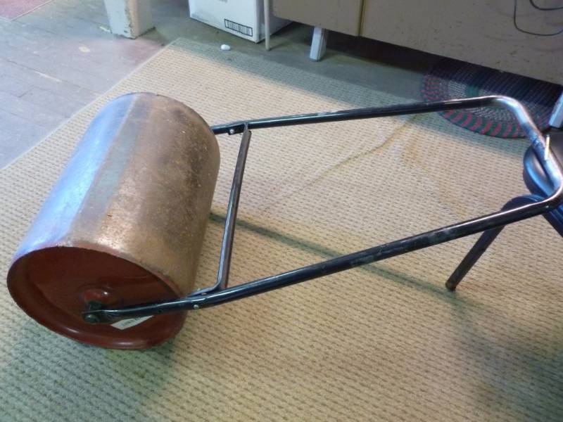 lot 4 image: Lawn Roller