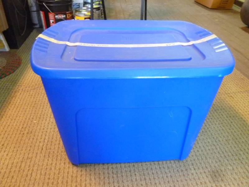 lot 6 image: Storage Tote