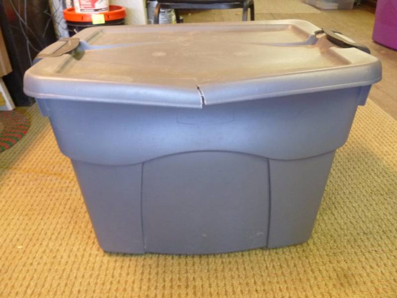 lot 9 image: Storage Tote