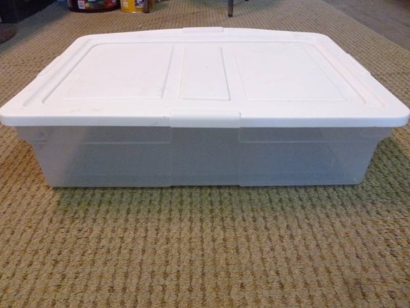 lot 10 image: Storage Tote