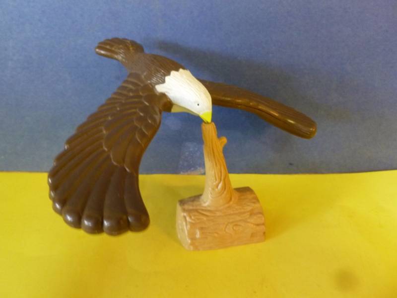 lot 15 image: Eagle Toy