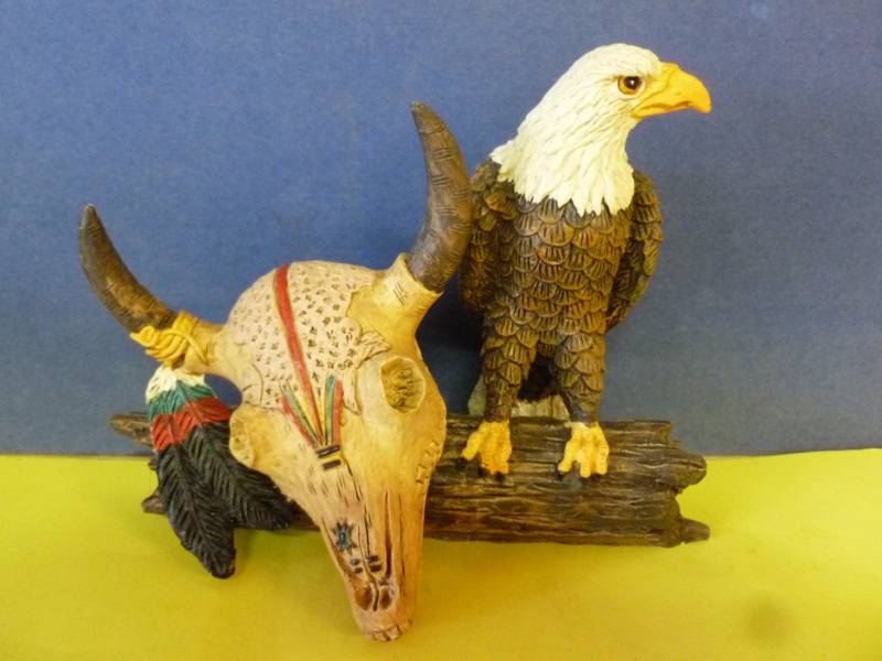 lot 20 image: Collectible Eagle Decoration