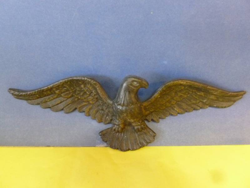 lot 23 image: Eagle Decoration