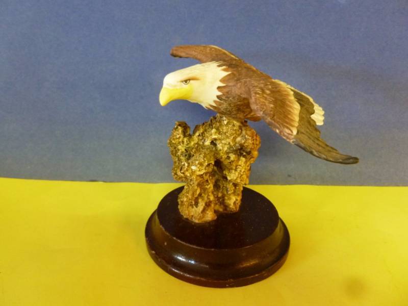 lot 25 image: Eagle Decoration