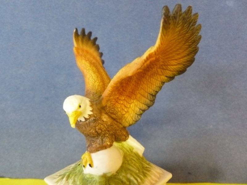 lot 26 image: Eagle Decoration