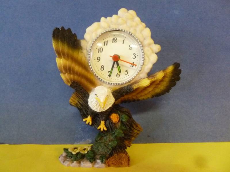 lot 27 image: Eagle Decoration