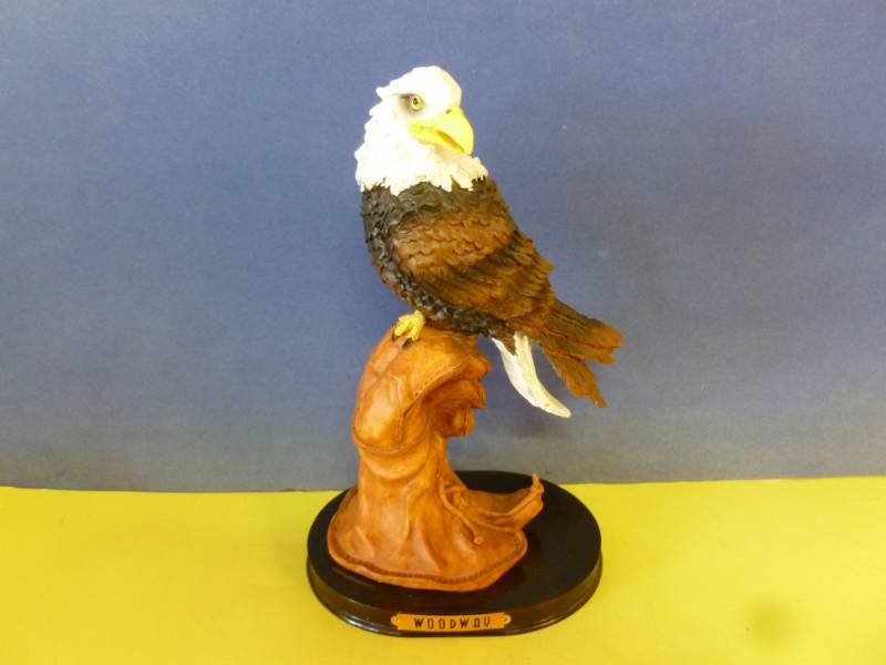 lot 29 image: Collectible Eagle Decoration