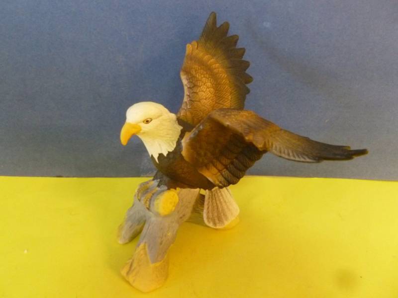 lot 40 image: Eagle Decoration