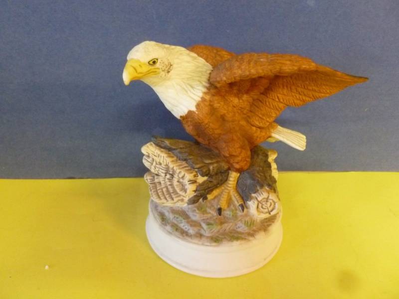 lot 41 image: Collectible Eagle Decoration