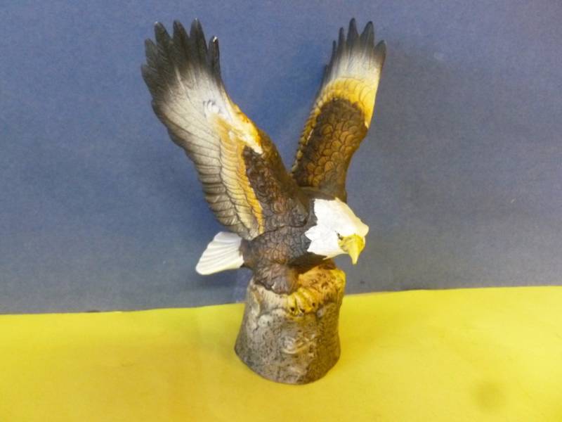 lot 42 image: Eagle Decoration