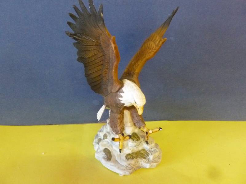 lot 47 image: Eagle Decoration