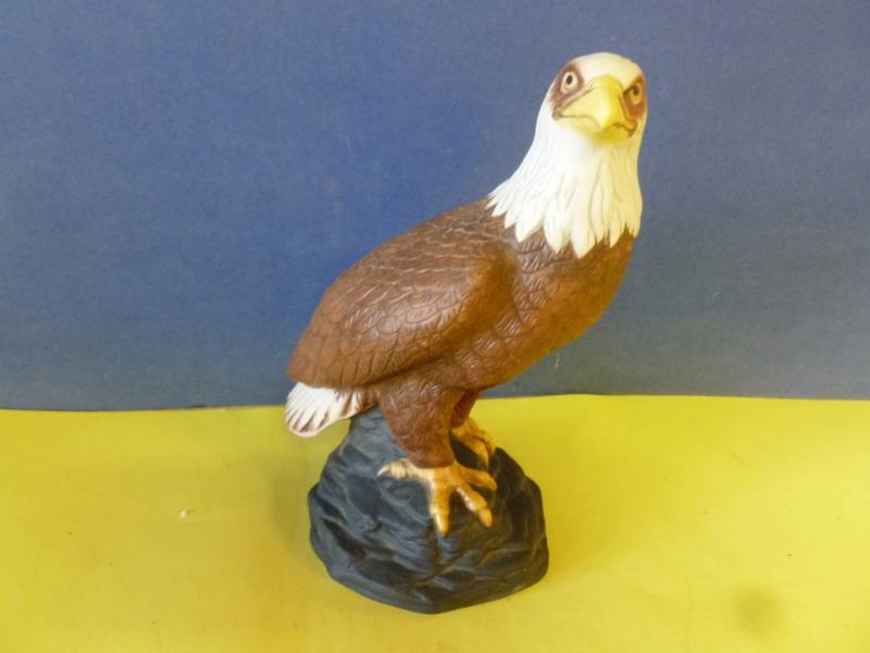 lot 48 image: Collectible Eagle Decoration