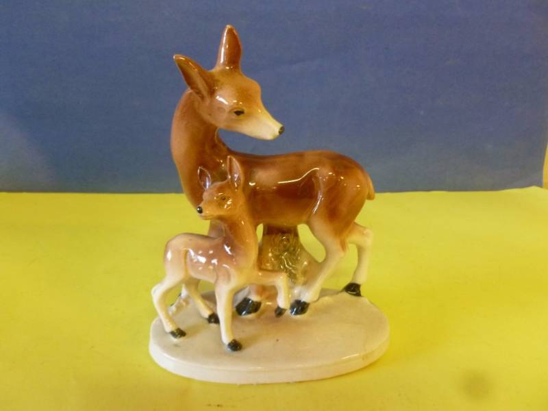 lot 59 image: Decorative