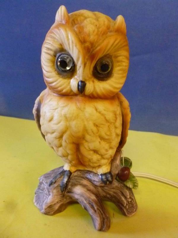 lot 60 image: Porcelain Owl Light