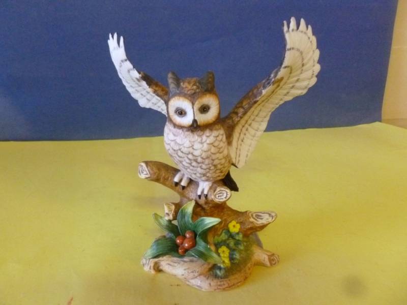 lot 61 image: Decorative