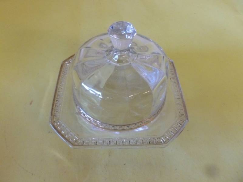 lot 67 image: Vintage Butter Dish