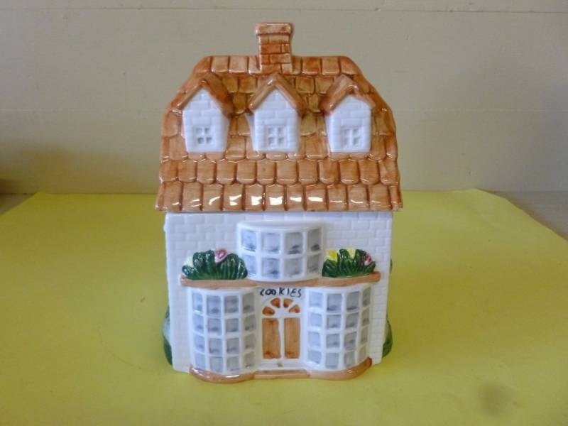 lot 68 image: Cookie Jar