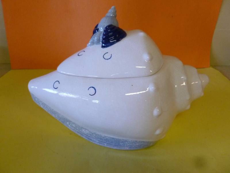 lot 69 image: Cookie Jar