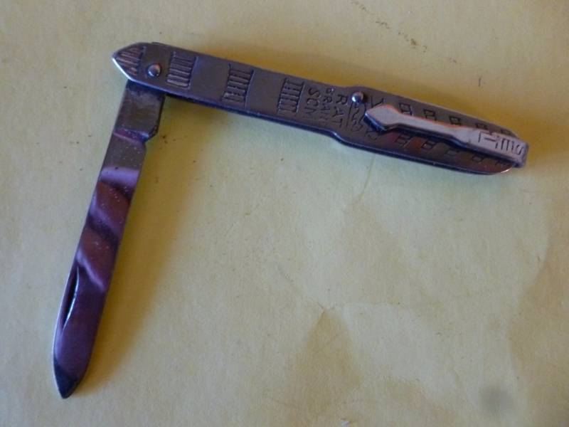 lot 76 image: Pocket Knife