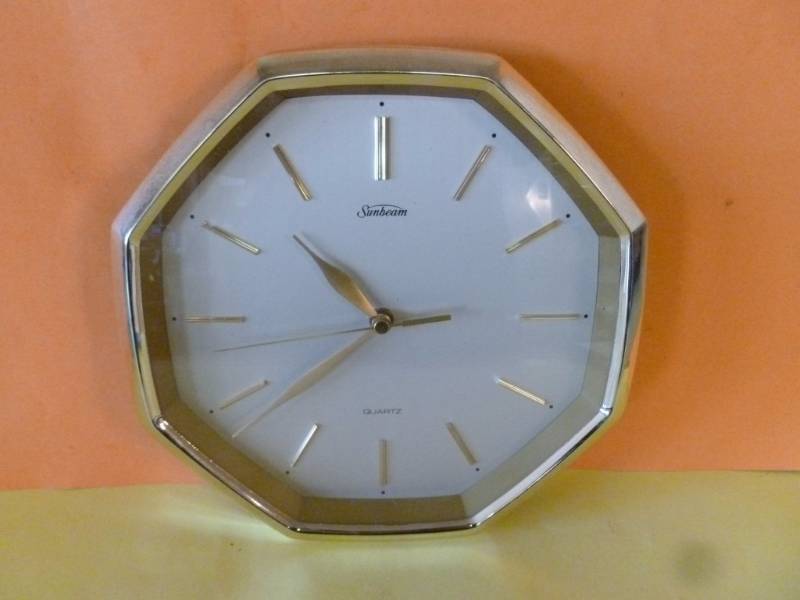 lot 82 image: Wall Clock