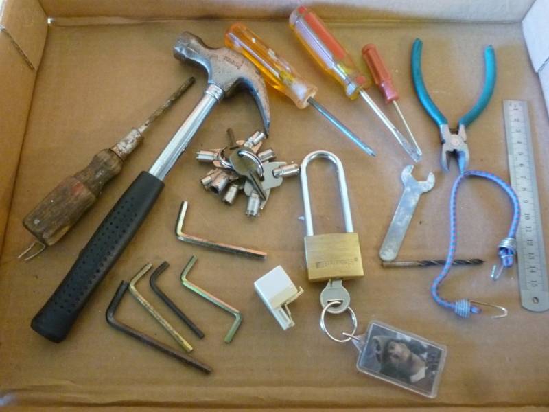 lot 100 image: Tools