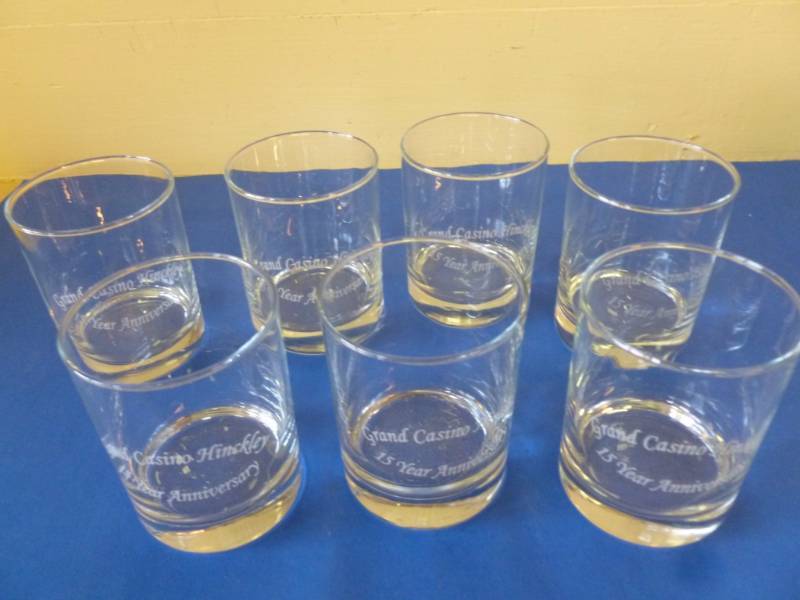 lot 115 image: Glass Set