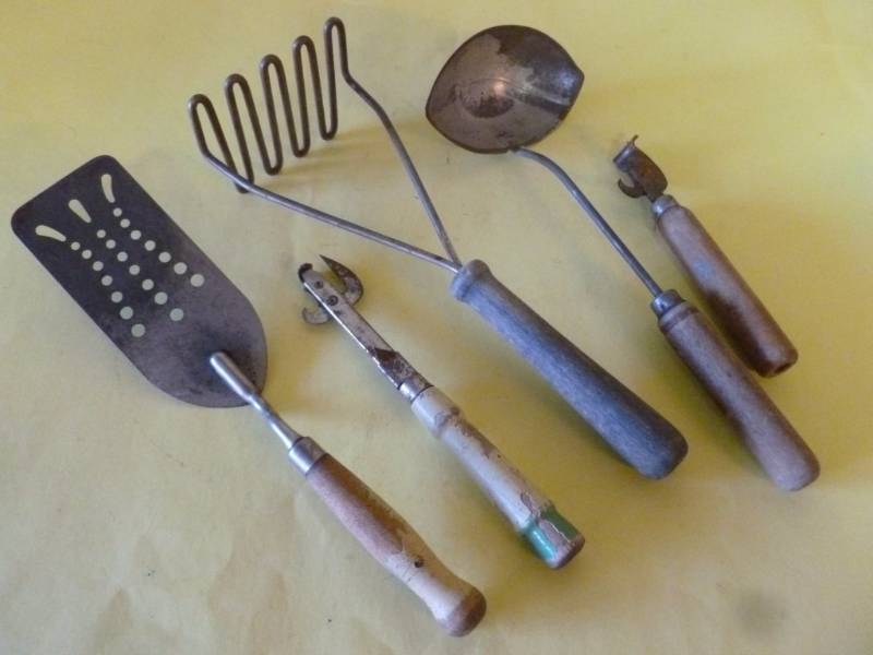lot 117 image: Vintage Kitchen