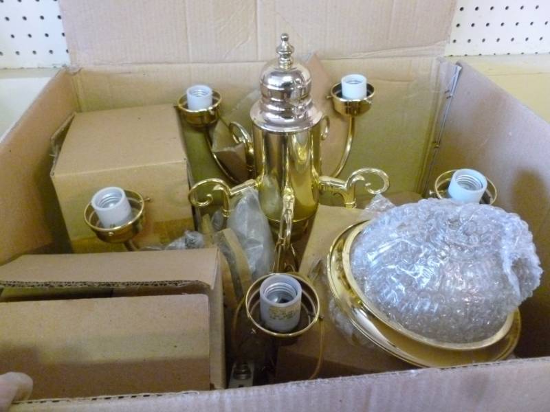 lot 129 image: Chandelier Light