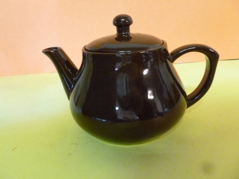 lot 142 image: Tea Pot