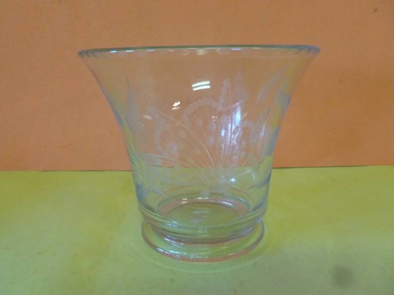 lot 143 image: Candy Dish