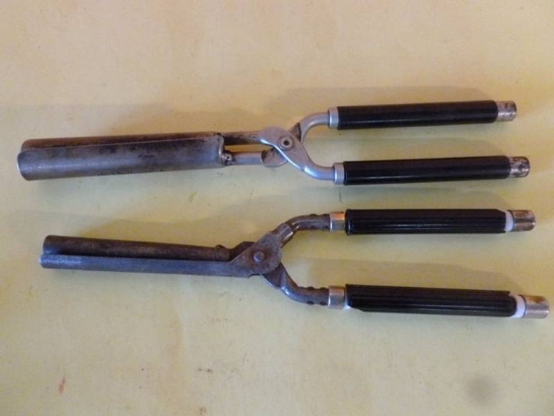 lot 189 image: Hair Irons