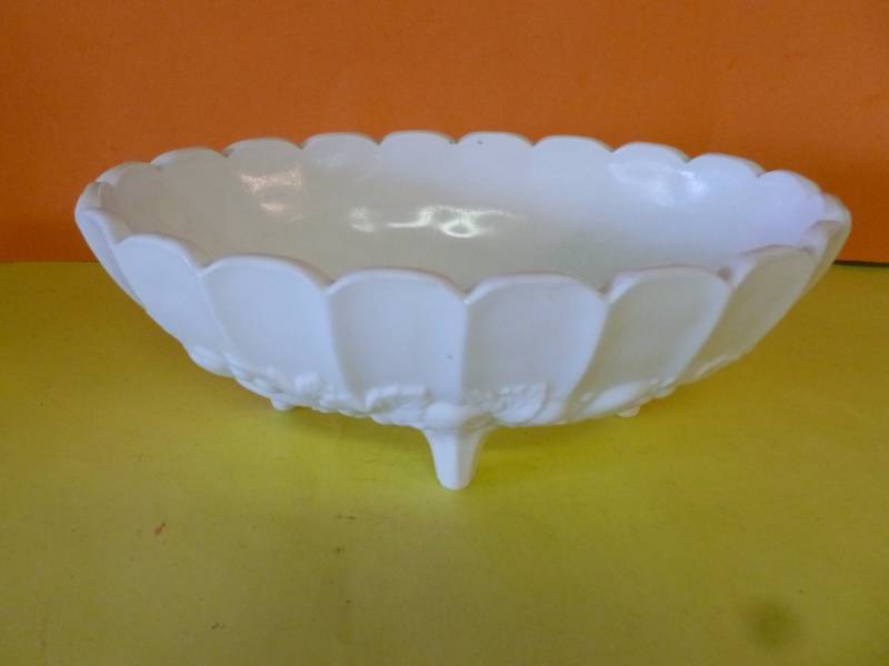 lot 191 image: Milk Glass