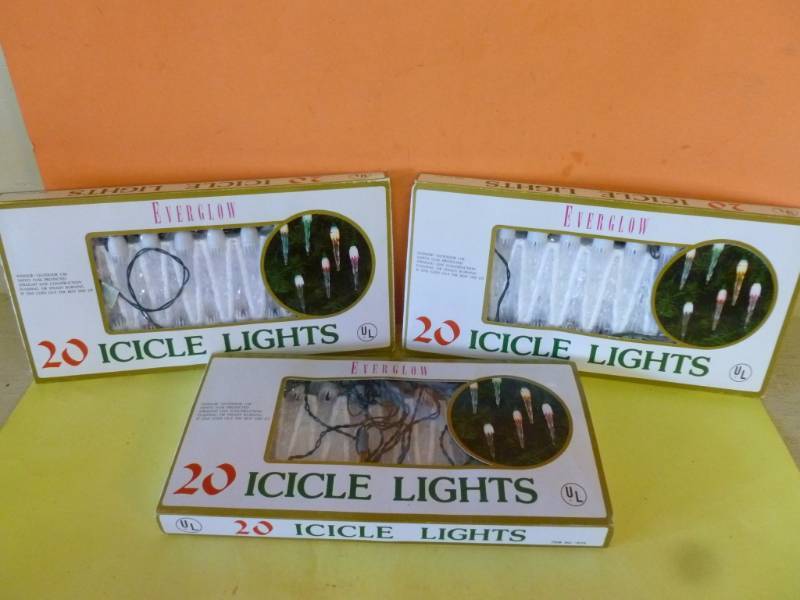 lot 216 image: Icicle Lights