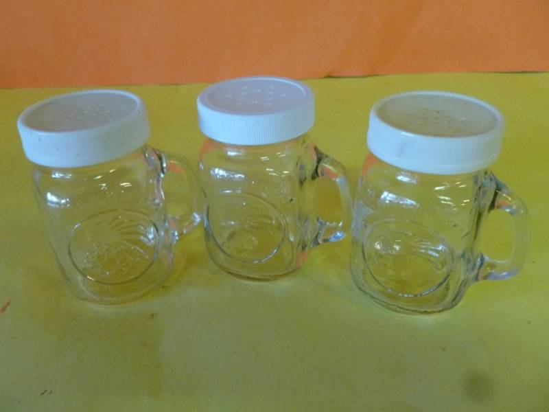 lot 220 image: Salt & Pepper Shakers