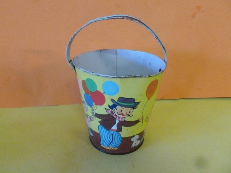 lot 227 image: Vintage Metal Container