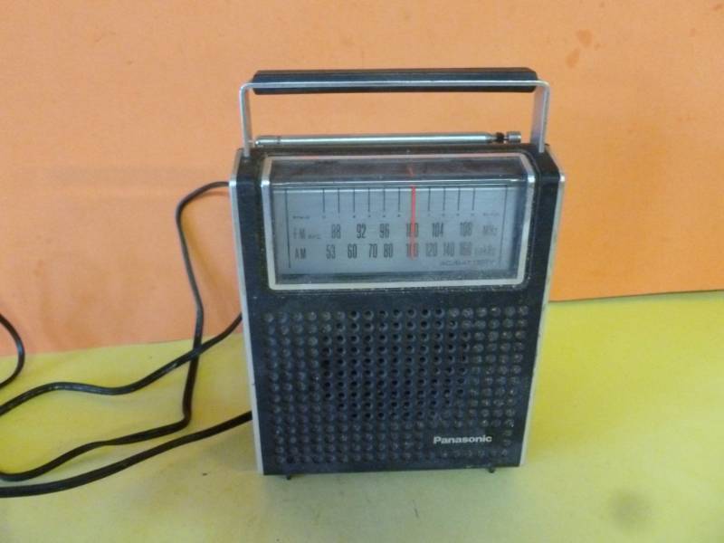 lot 229 image: Shelf Radio