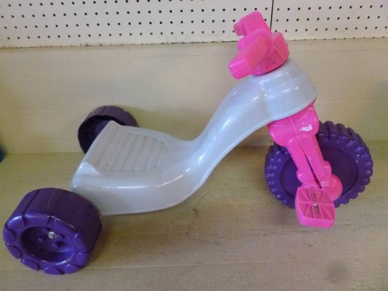 lot 236 image: Kids Trike