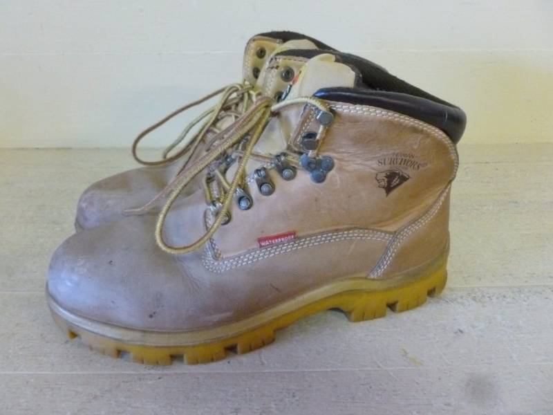 lot 252 image: Leather Boots