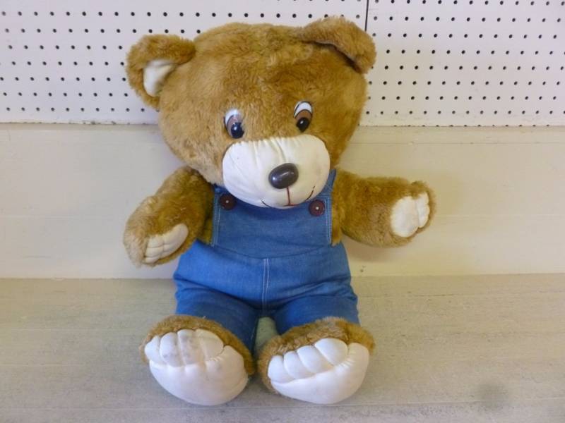 lot 275 image: Stuffed Toy