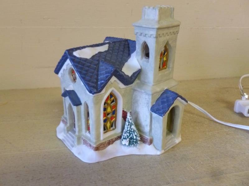 lot 287 image: Christmas Decorations